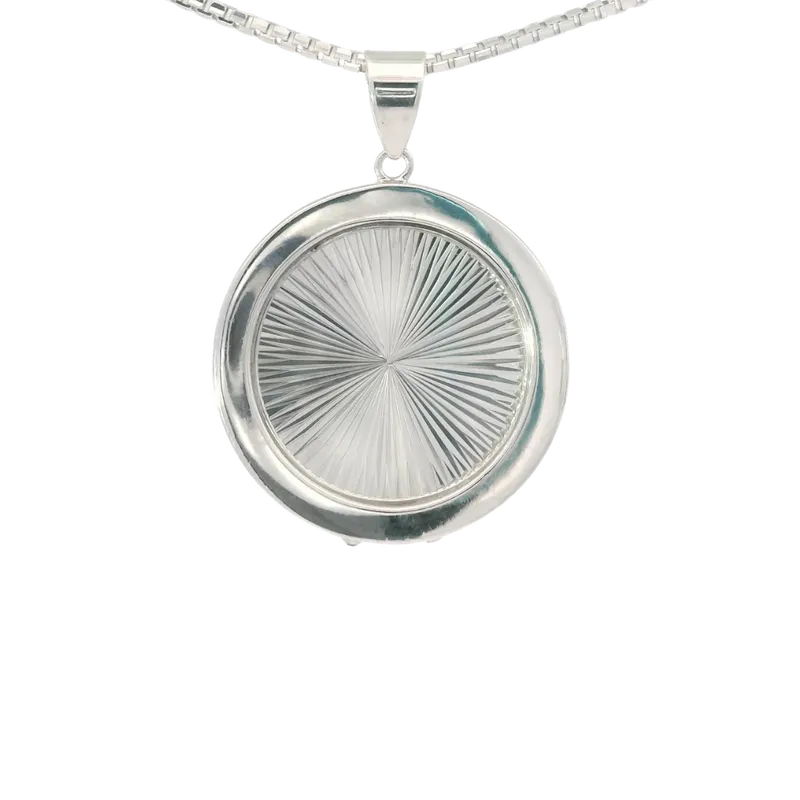 Liontin Emas Juno Tampilkan Desain Artistik