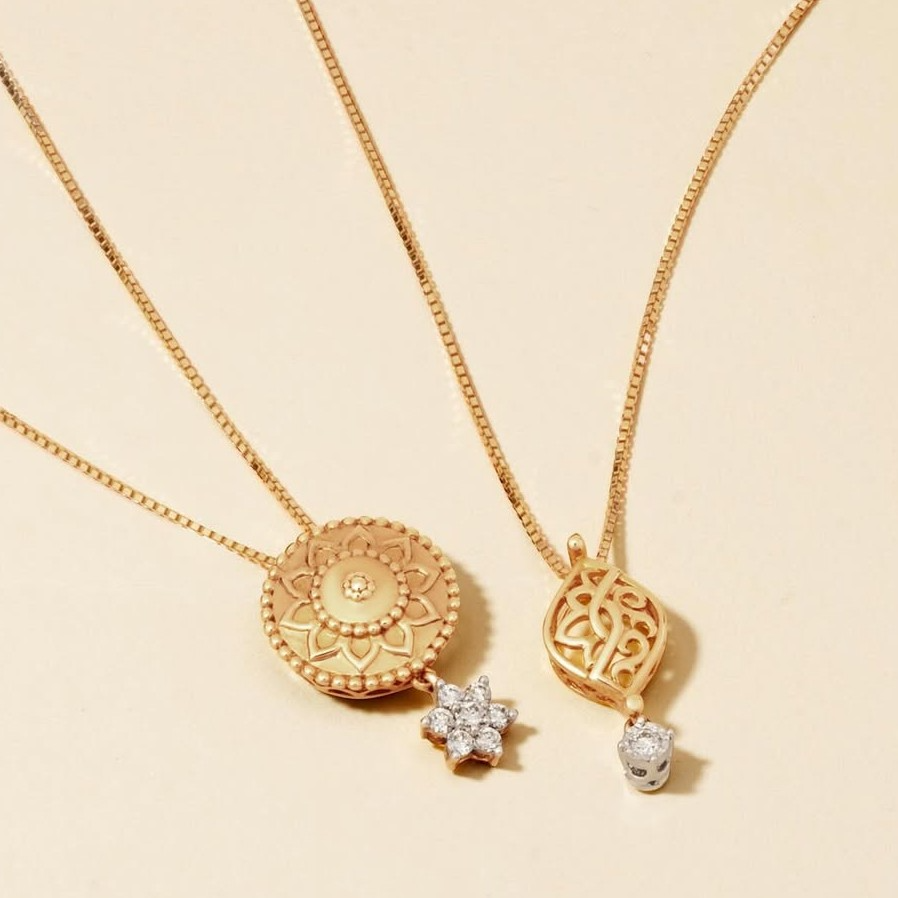 Pesona Liontin dengan Desain yang Menampilkan Ukiran Nusantara