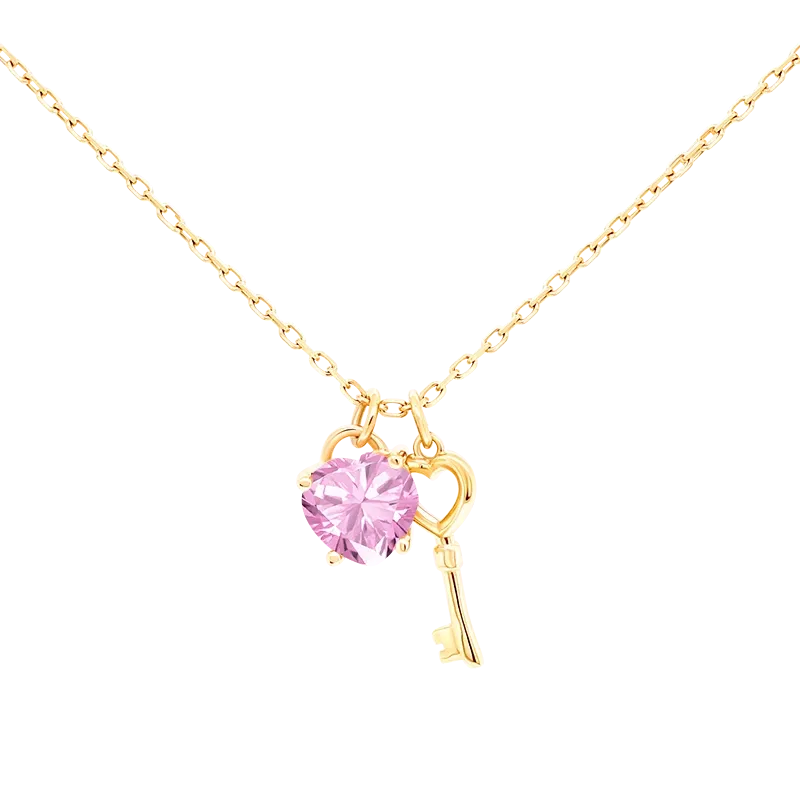 Kalung Lovekey dengan look klasik