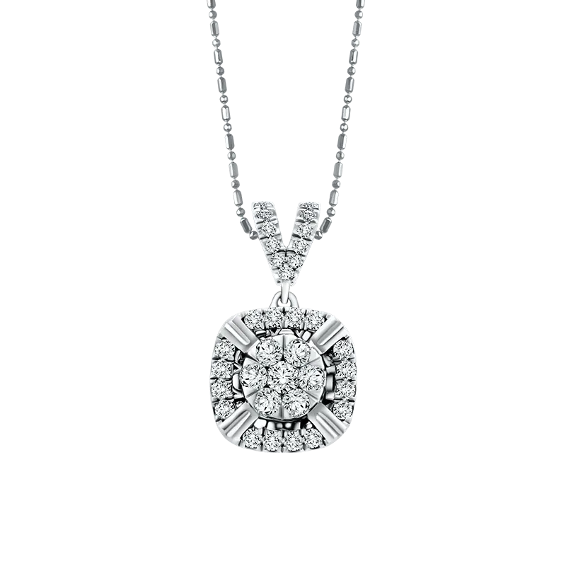 Liontin Sevara yang mewah dengan taburan berlian