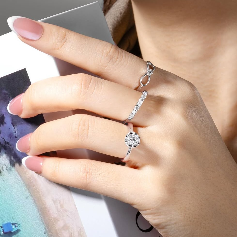 Pesona cincin berlian yang sempurna jadi kado untuk istri