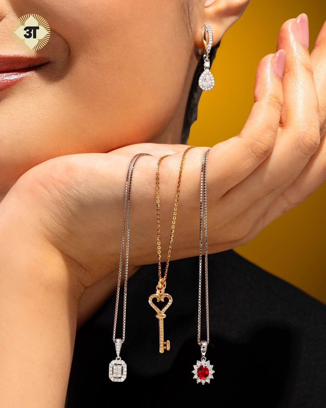 Liontin Kalung Emas Simple Berhiaskan Batu Berharga