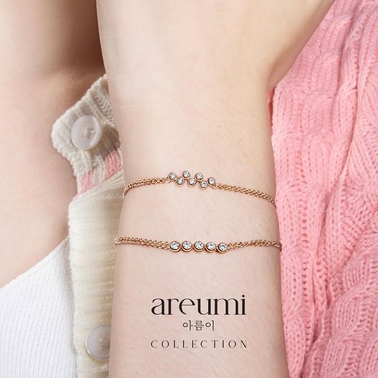 Gelang Areumi bergaya minimalis sempurnakan padu-padan gaya casual