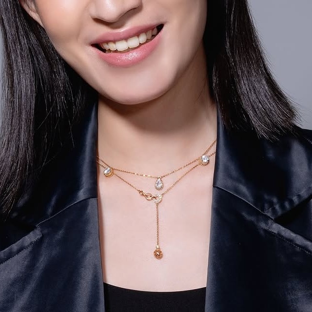 Desain Kalung yang Manis untuk Lengkapi Date Night Look Anda