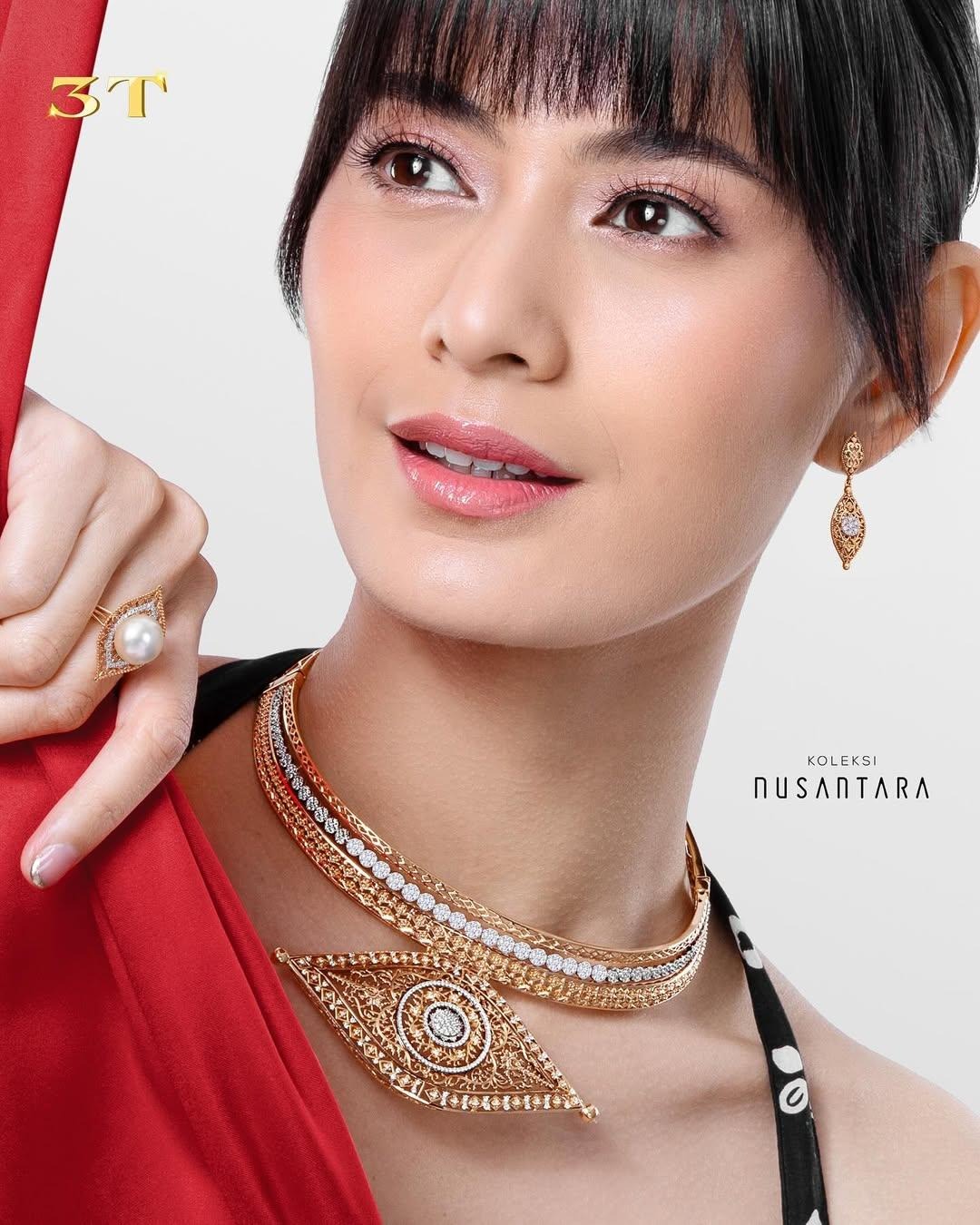 Bingkai kecantikanmu dengan set perhiasan Koleksi Nusantara