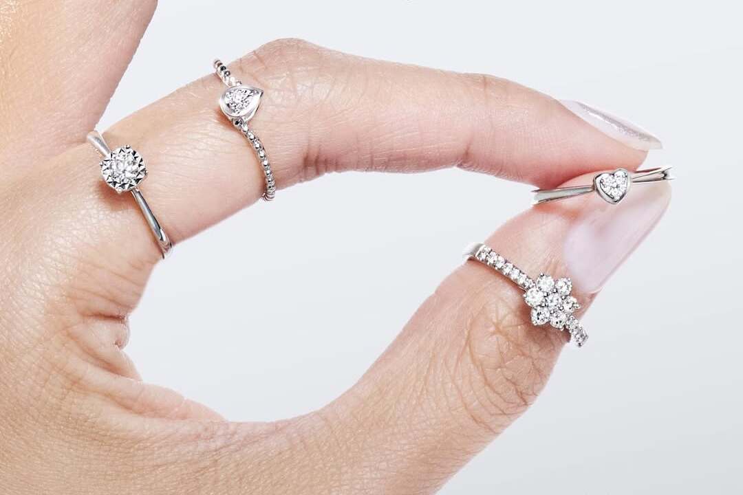 Cincin Tunangan Emas Asli yang Terjamin Kilau dan Kualitasnya