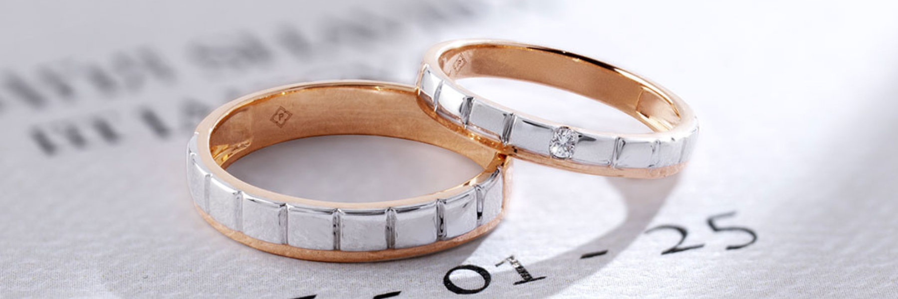 Wedding ring The Palace Jeweler dengan desain klasik elegan untuk pasangan