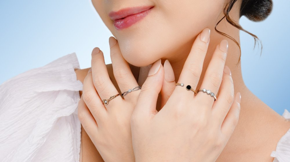 Model cincin wanita The Palace Jeweler dengan desain elegan dan modern