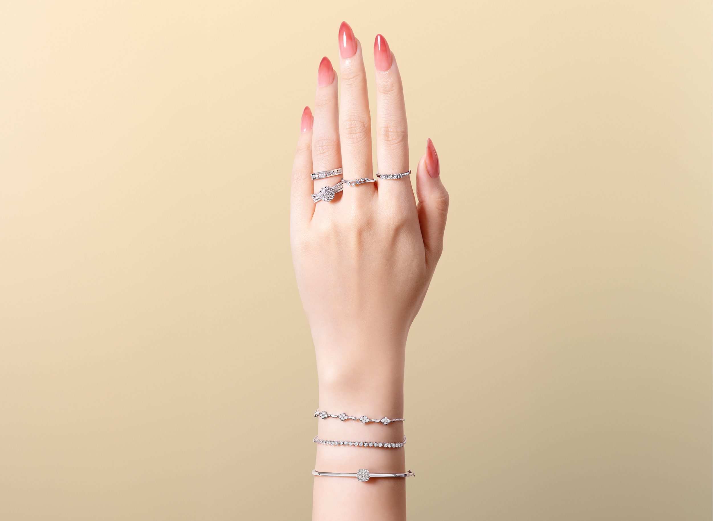 Gelang Berlian Untuk Pameran Emas di Sorong